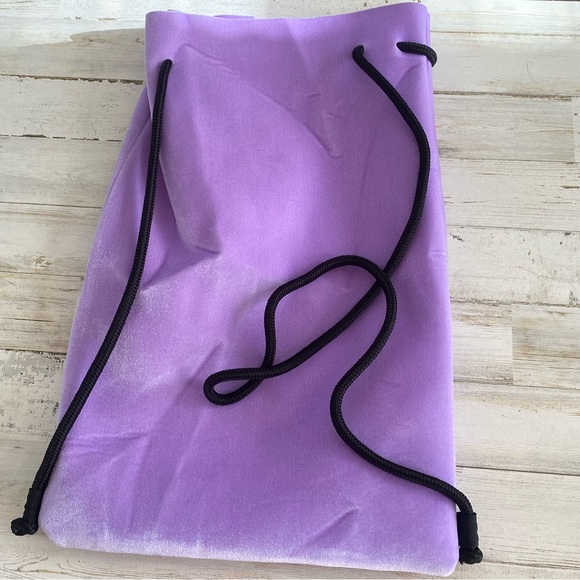 Triangl Drawstring Bag - Picture 2 of 4